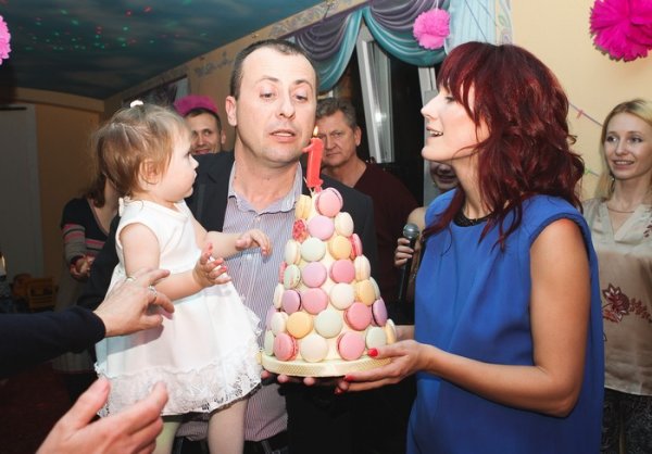 Празднование 1 года